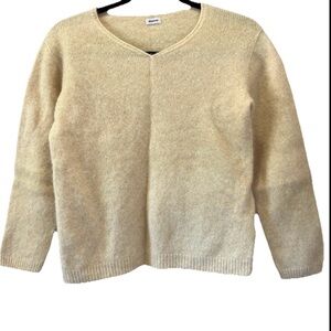 Soareak Women's Yellow Wool Angora Blend Sweater
65% Wool 20% Angora Size M
